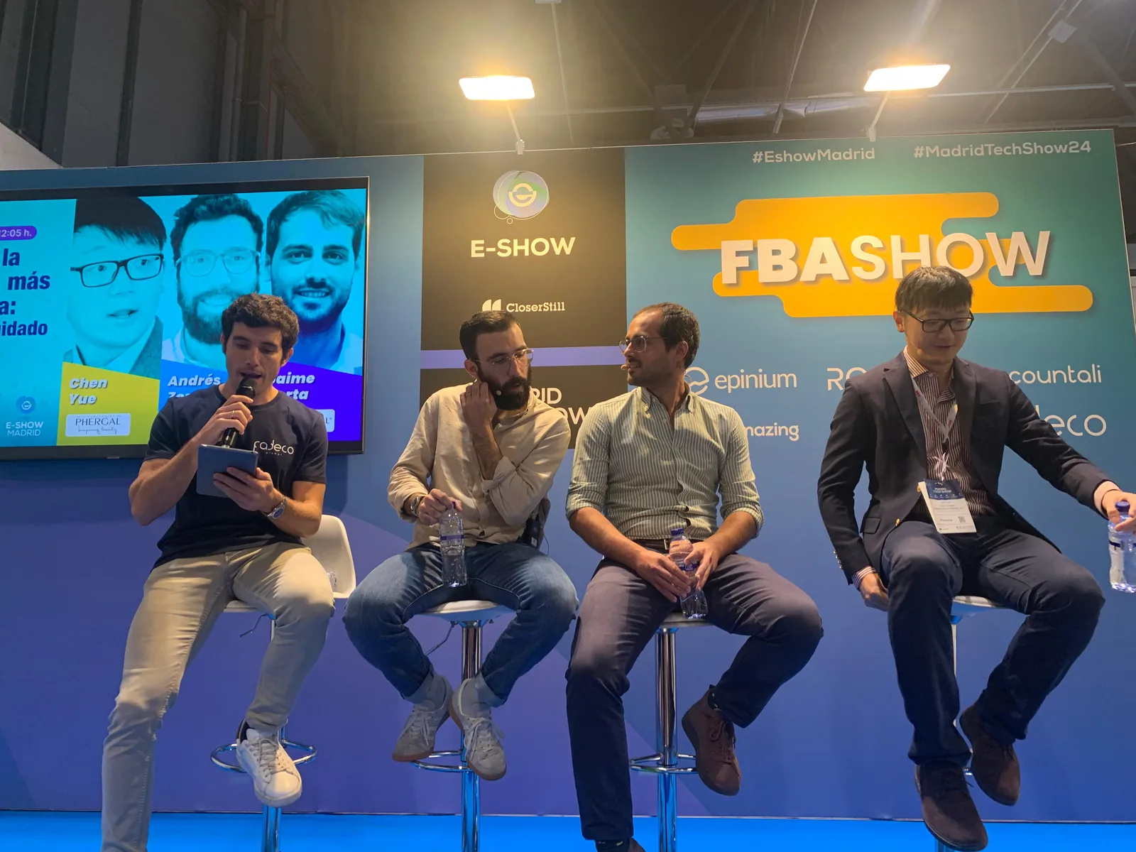 Cuatro ponentes en el escenario de FBAshow Madrid 2024